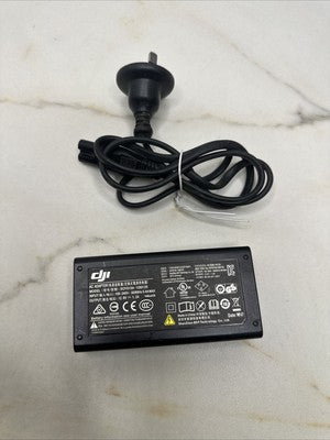 DJI AC ADAPTER  MODEL-SOY015A-1260120 OUTPUT-12.6V-1.2A ORIGINAL